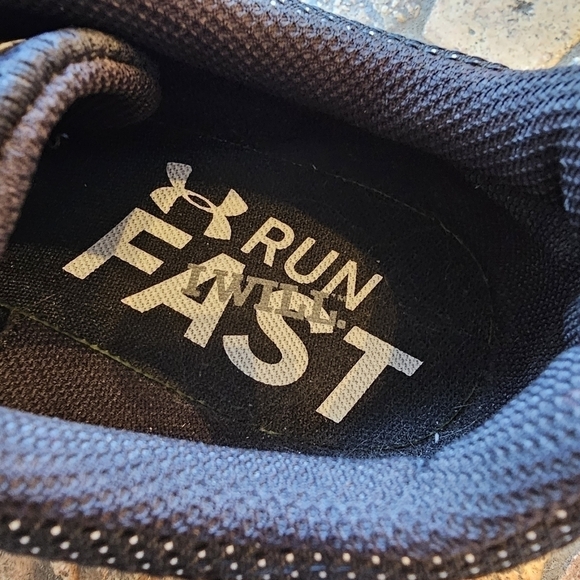 Under Armour Kick Sprint Spike Track Shoes Sneakers 1273939-100, Size 10